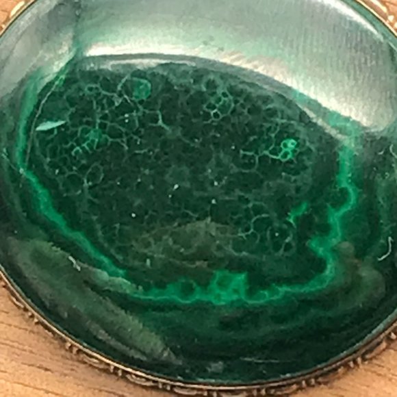 Vintage Malachite Stone Brooch set in 10K Yellow Gold Ornate Frame, Boho Chic - Picture 7 of 7